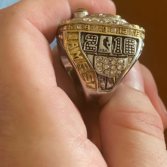 LeBron James Championship Ring - Picture 8 of 10